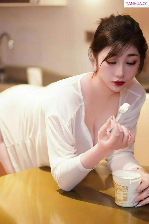 柠檬c_lemon 妲己_Toxic [XiuRen]高清写真图 2025.09.19 No.10787 妲己_Toxic 白色情趣第11张图片